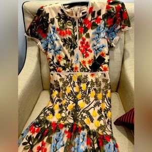 Tahari Kats, leave women’s floral embroidered dress